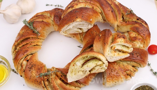 Zaatar Garlic Wreath Recipe