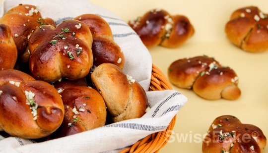 Herb & Garlic Dinner Rolls Recipe